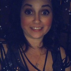 Meet your Posher, Lorie